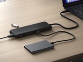 O Satechi 13-in-1 USB-C Triple Display Multiport Adapter foi recentemente disponibilizado nas lojas. (Fonte da imagem: Satechi)